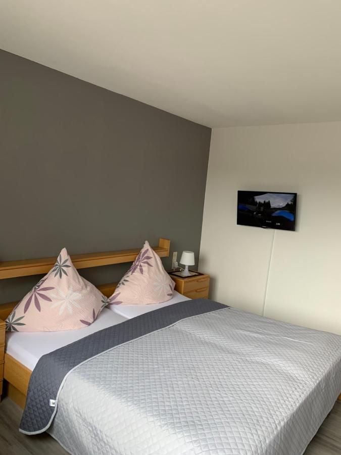 Bed and Breakfast Vina Am Ring Mannebach  Екстер'єр фото