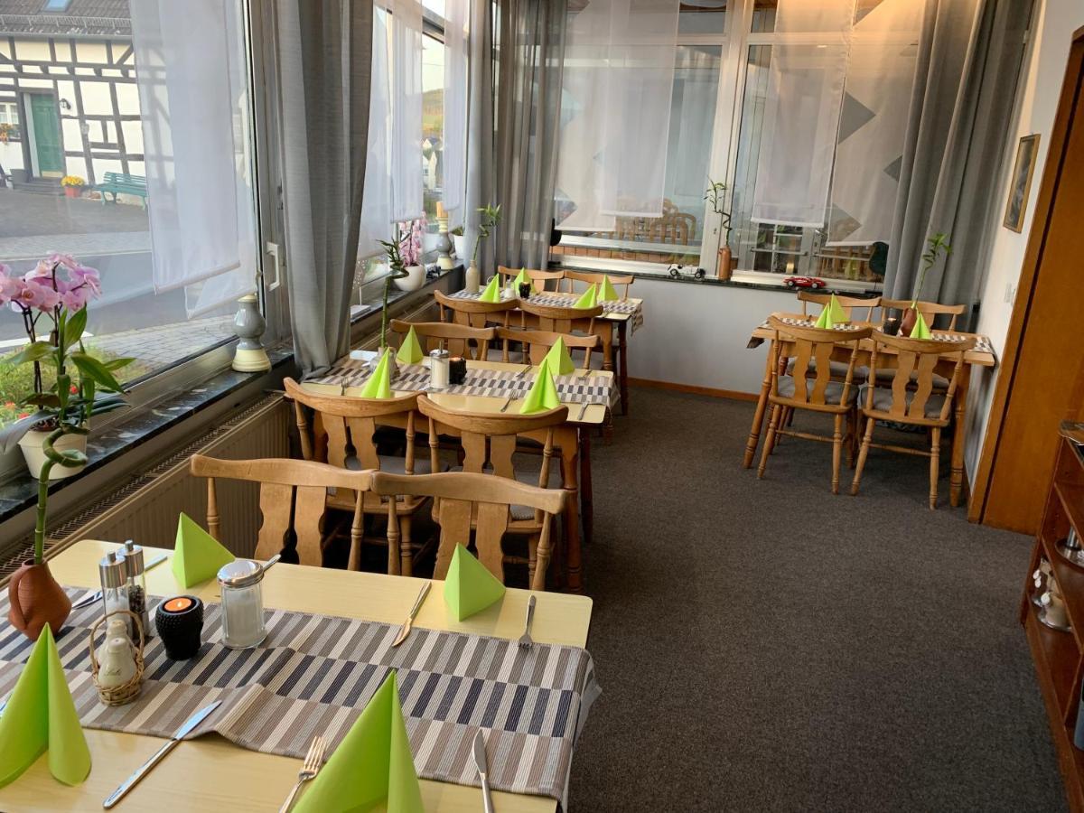 Bed and Breakfast Vina Am Ring Mannebach  Екстер'єр фото
