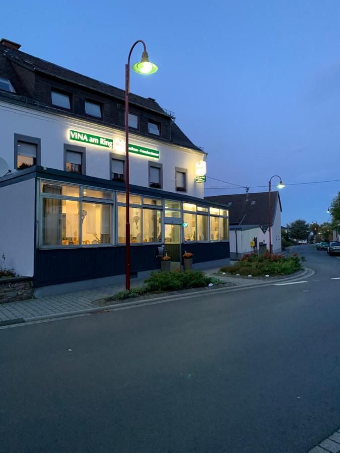 Bed and Breakfast Vina Am Ring Mannebach  Екстер'єр фото